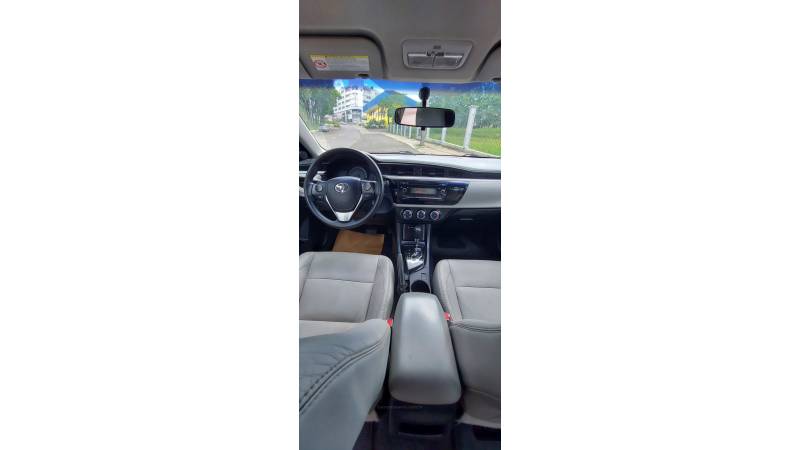 TOYOTA - COROLLA - 2015/2016 - Prata - R$ 81.900,00