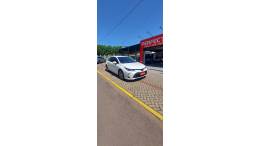 TOYOTA - COROLLA - 2022/2023 - Branca - R$ 135.900,00