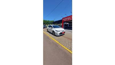 TOYOTA - COROLLA - 2022/2023 - Branca - R$ 135.900,00