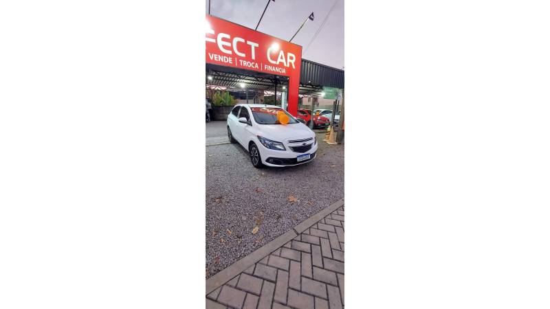 CHEVROLET - ONIX - 2013/2013 - Branca - R$ 48.900,00
