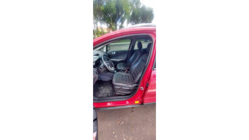FORD - ECOSPORT - 2016/2017 - Vermelha - R$ 61.900,00
