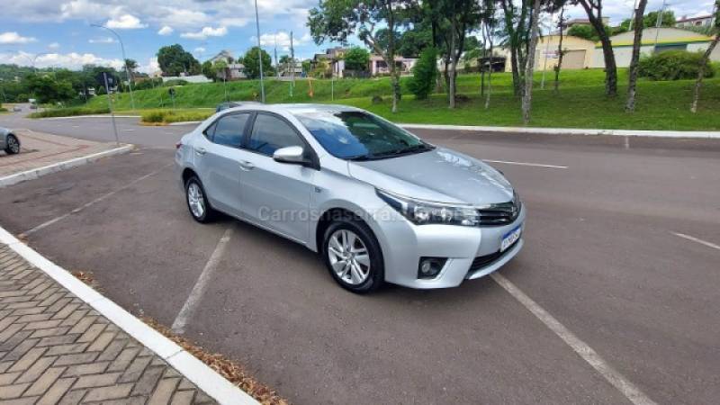 TOYOTA - COROLLA - 2015/2016 - Prata - R$ 81.900,00