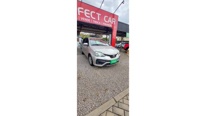 TOYOTA - ETIOS - 2018/2018 - Prata - R$ 61.500,00