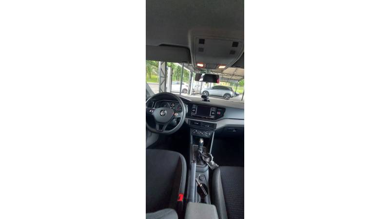 VOLKSWAGEN - POLO - 2017/2018 - Prata - R$ 75.900,00