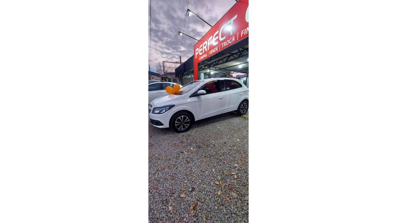 CHEVROLET - ONIX - 2013/2013 - Branca - R$ 48.900,00