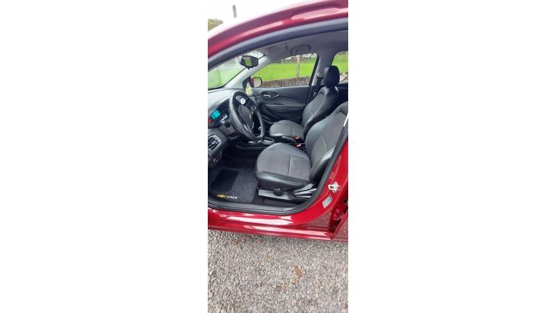 CHEVROLET - ONIX - 2017/2018 - Vermelha - R$ 68.500,00
