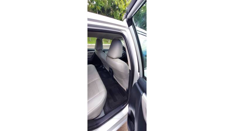 TOYOTA - COROLLA - 2015/2016 - Prata - R$ 81.900,00