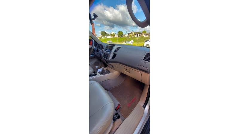 TOYOTA - HILUX SW4 - 2007/2007 - Prata - Sob Consulta