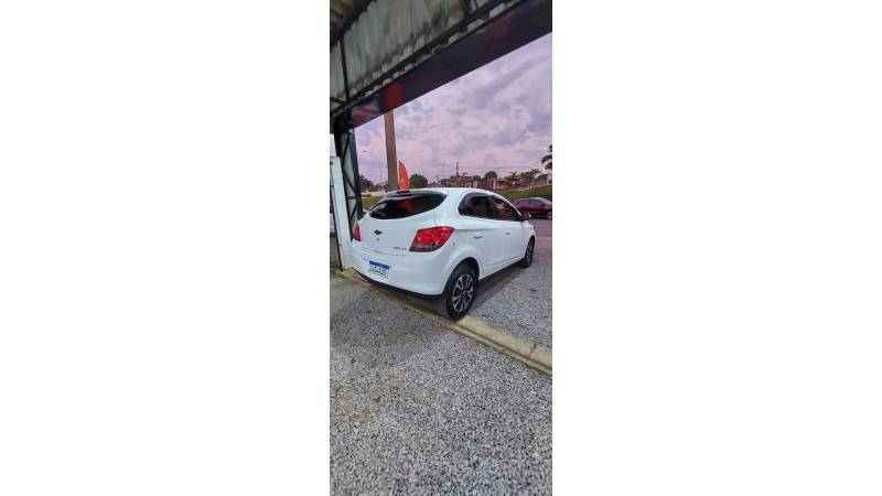 CHEVROLET - ONIX - 2013/2013 - Branca - R$ 48.900,00