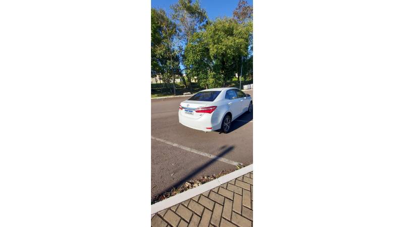 TOYOTA - COROLLA - 2015/2015 - Branca - R$ 88.000,00