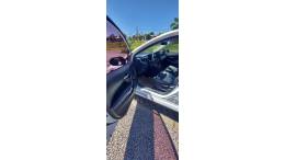 TOYOTA - COROLLA - 2022/2023 - Branca - R$ 135.900,00