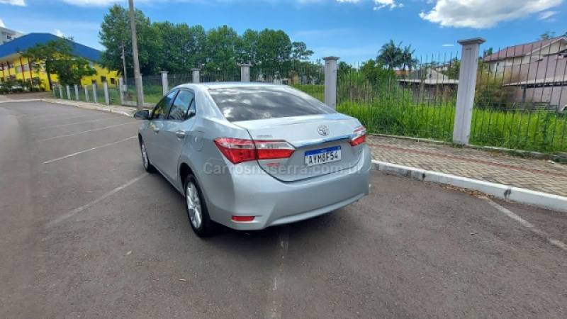 TOYOTA - COROLLA - 2015/2016 - Prata - R$ 81.900,00